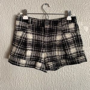 🙀 Pick 3 for $10–NWT black & white tweed shorts